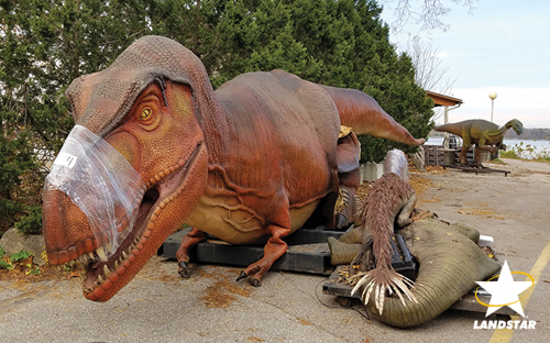 Landstar owner-operator hauls replica dinosaurs.